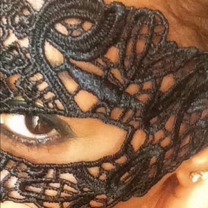 Black -Beautiful Silky-Satiny Lace Mask, NEW 💜